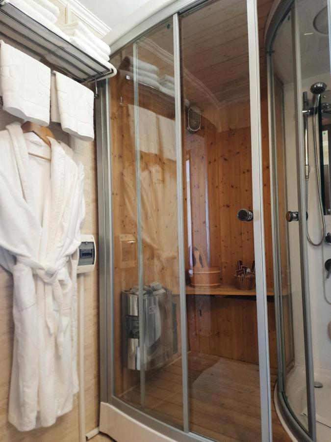 Hotel Mir Ровно Экстерьер фото
