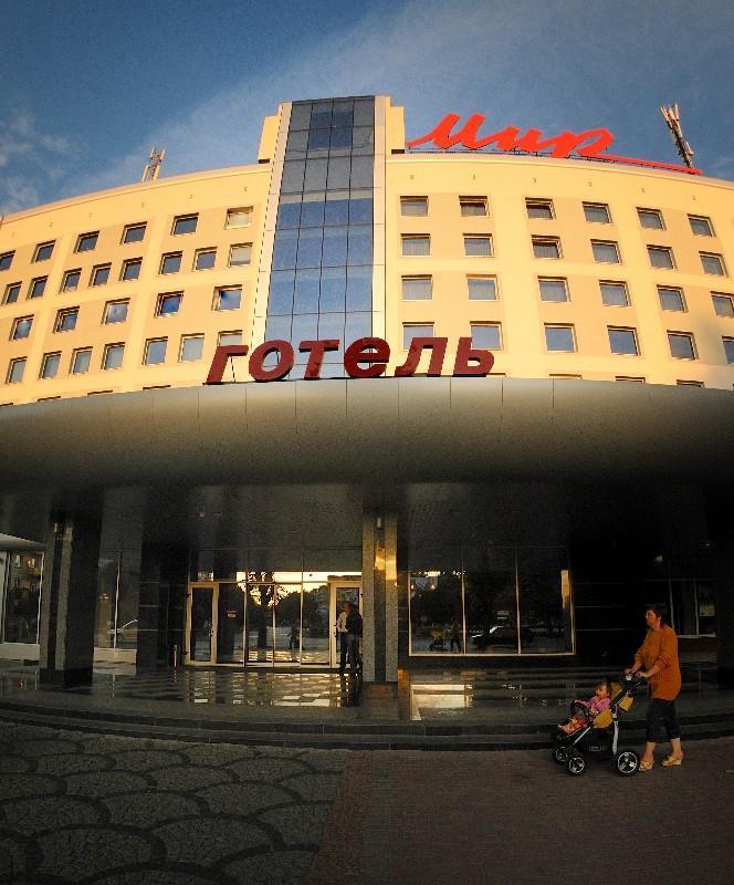 Hotel Mir Ровно Экстерьер фото