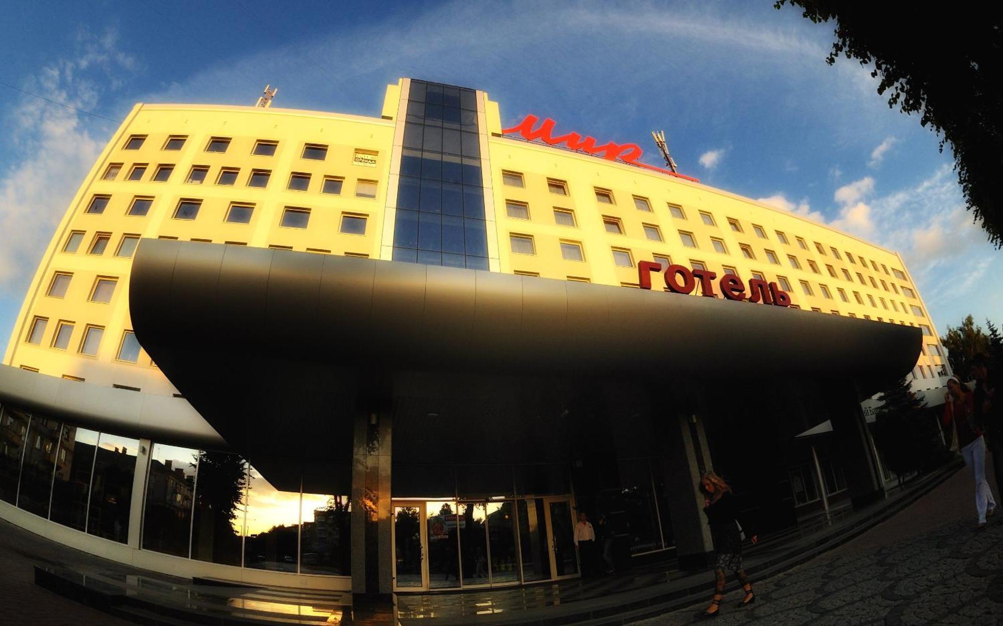 Hotel Mir Ровно Экстерьер фото